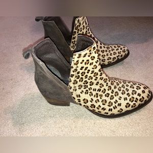 Two-tone, leopard print bootie